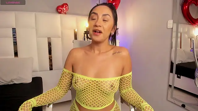 Snapshot of MAGIC_AURORAA chatting on 02.20.25 MAGIC AURORAA online show from 02.20.25