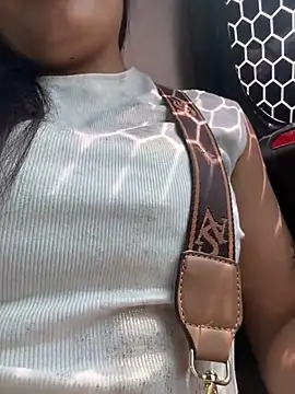 Snapshot of lunagonzales_lima_2007 chatting on 02.15.25 lunagonzales lima 2007 online show from 02.15.25