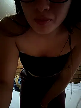 Snapshot of lunagonzales_lima_2007 chatting on 09.27.25 lunagonzales lima 2007 online show from 09.27.25