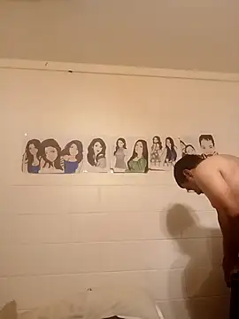 Snapshot of k1oudE chatting on 02.13.26 k1oudE online show from 02.13.26