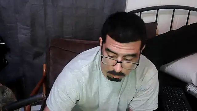 Snapshot of k1oudE chatting on 05.28.26 k1oudE online show from 05.28.26