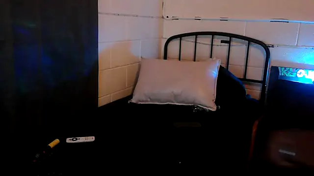 Snapshot of k1oudE chatting on 06.25.26 k1oudE online show from 06.25.26