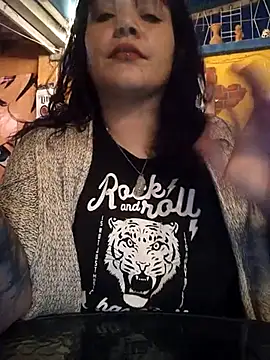 Miss Amelie online show from 03.11.25