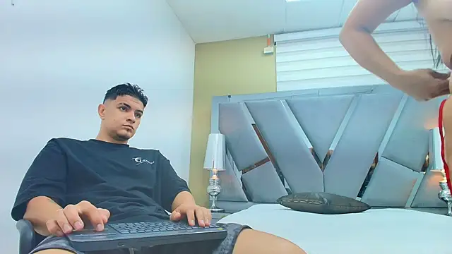 DAVID VICTORIAA online show from 04.24.26