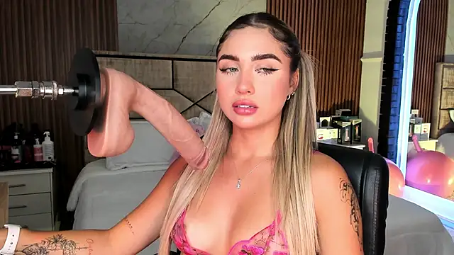 EmiilyHendriixx online show from 09.22.25