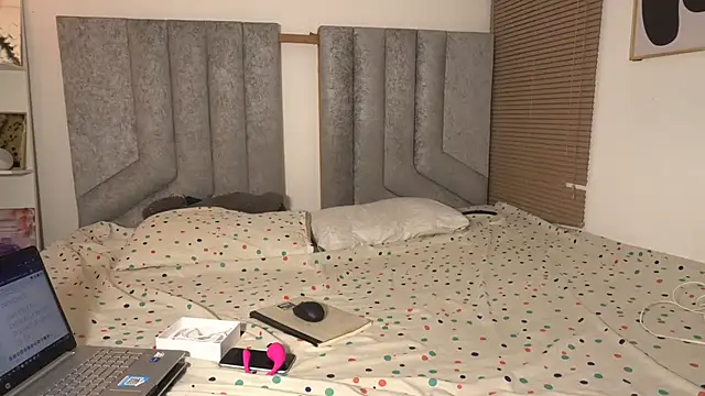 womantall99 online show from 03.09.26