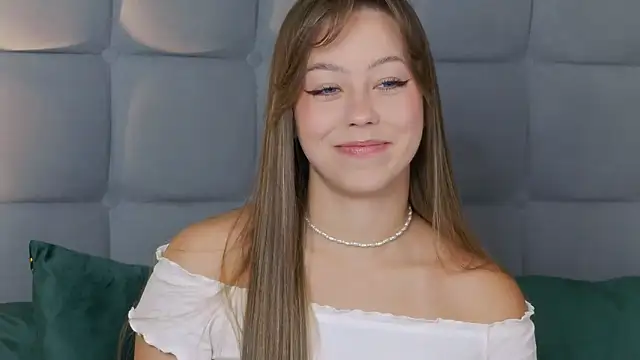 Snapshot of TheEmma chatting on 03.17.26 TheEmma online show from 03.17.26