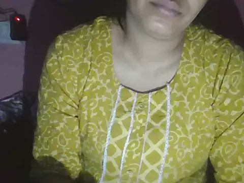 Snapshot of Hot-shanvi chatting on 10.27.25 Hot-shanvi online show from 10.27.25