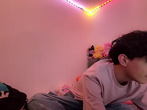 Snapshot of Calacran chatting on 01.05.25 Calacran online show from 01.05.25