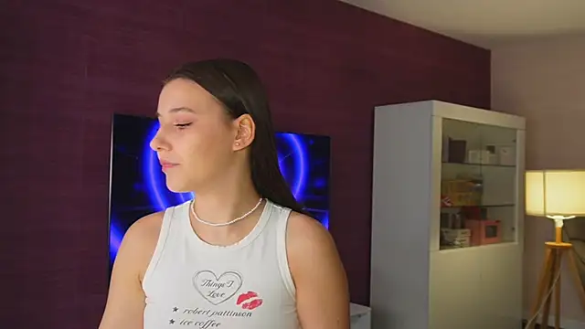 Snapshot of linda_x_x chatting on 10.23.25 linda x x online show from 10.23.25