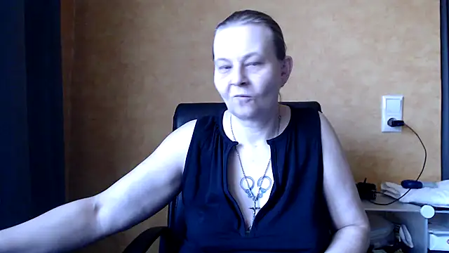 Snapshot of Sweet_Phoenix chatting on 01.22.25 Sweet Phoenix online show from 01.22.25