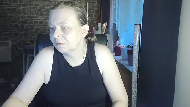 Snapshot of Sweet_Phoenix chatting on 10.08.25 Sweet Phoenix online show from 10.08.25