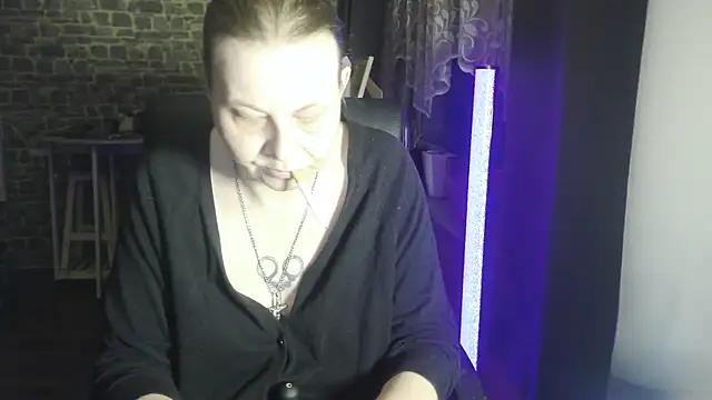 Snapshot of Sweet_Phoenix chatting on 10.09.25 Sweet Phoenix online show from 10.09.25