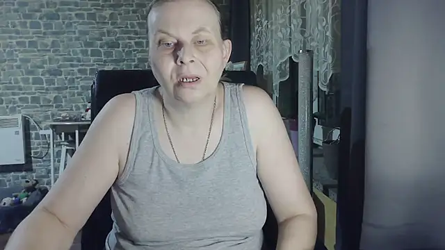 Snapshot of Sweet_Phoenix chatting on 10.10.25 Sweet Phoenix online show from 10.10.25