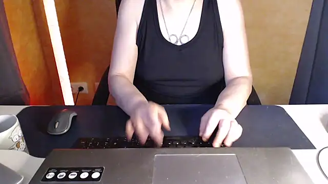 Snapshot of Sweet_Phoenix chatting on 05.25.26 Sweet Phoenix online show from 05.25.26