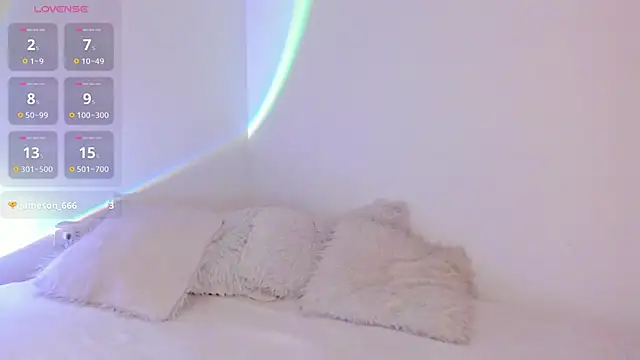 Snapshot of Henophiid chatting on 12.04.25 Henophiid online show from 12.04.25