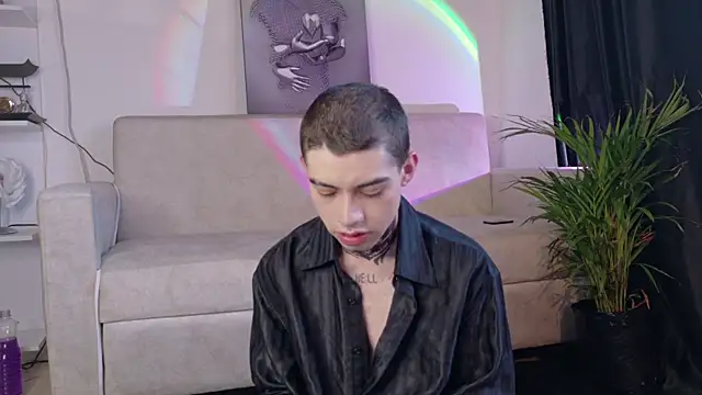 Snapshot of Henophiid chatting on 12.04.25 Henophiid online show from 12.04.25