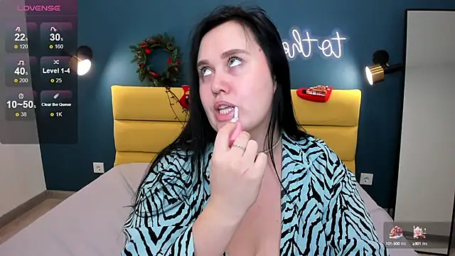 Snapshot of GloriaBates chatting on 01.13.25 GloriaBates online show from 01.13.25