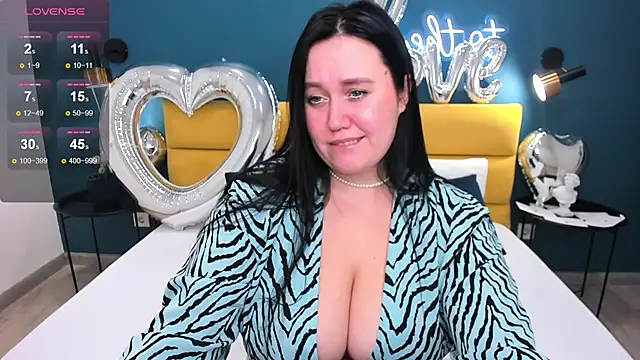 Snapshot of GloriaBates chatting on 02.16.25 GloriaBates online show from 02.16.25