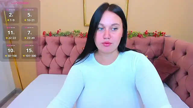 Snapshot of GloriaBates chatting on 12.03.25 GloriaBates online show from 12.03.25