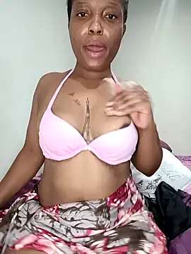 Snapshot of Thando04 chatting on 02.01.25 Thando04 online show from 02.01.25