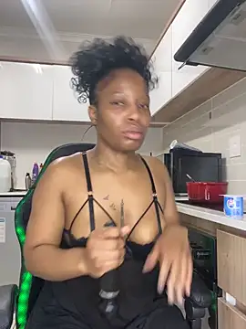 Snapshot of Thando04 chatting on 09.11.25 Thando04 online show from 09.11.25
