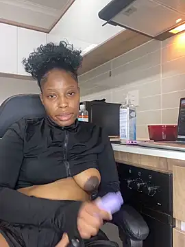 Snapshot of Thando04 chatting on 09.18.25 Thando04 online show from 09.18.25