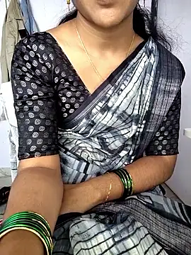 Snapshot of lovelygirl4567 chatting on 12.04.25 lovelygirl4567 online show from 12.04.25