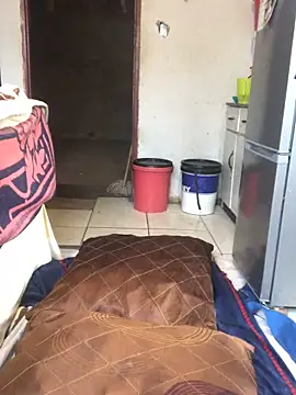 Snapshot of MKbesxxx chatting on 12.20.25 MKbesxxx online show from 12.20.25