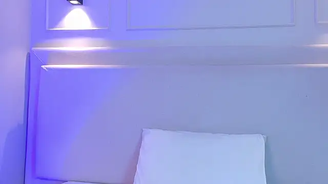 NaomiKlarc online show from 05.04.26