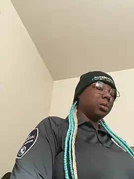 Snapshot of DamnBubbles chatting on 01.18.25 DamnBubbles online show from 01.18.25