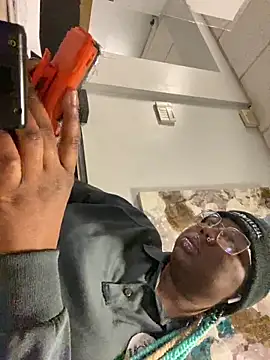 Snapshot of DamnBubbles chatting on 01.19.25 DamnBubbles online show from 01.19.25