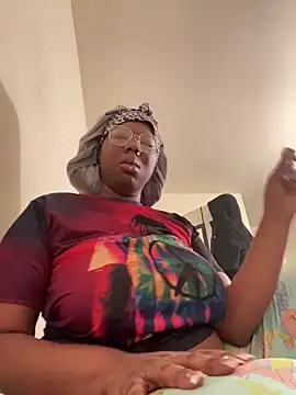 Snapshot of DamnBubbles chatting on 02.06.25 DamnBubbles online show from 02.06.25