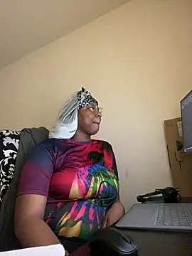 Snapshot of DamnBubbles chatting on 02.10.25 DamnBubbles online show from 02.10.25