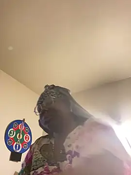 Snapshot of DamnBubbles chatting on 03.14.25 DamnBubbles online show from 03.14.25