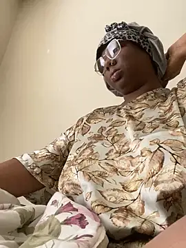 Snapshot of DamnBubbles chatting on 03.19.25 DamnBubbles online show from 03.19.25