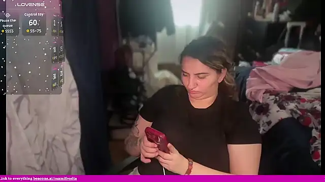 Snapshot of mamifresita chatting on 06.17.26 mamifresita online show from 06.17.26
