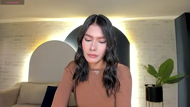 NiaSalvatore online show from 05.05.26
