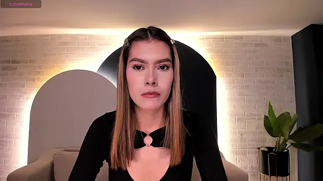 NiaSalvatore online show from 06.06.26