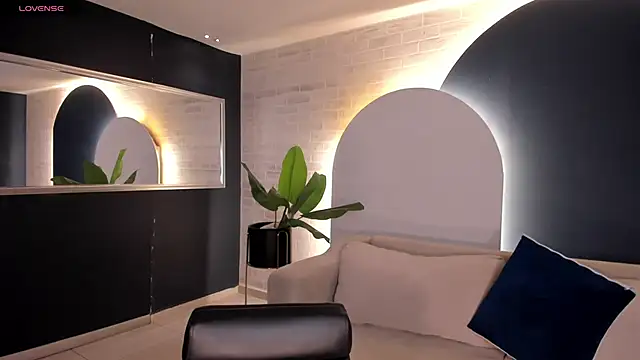 NiaSalvatore online show from 06.13.26