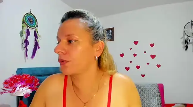 Snapshot of sofi_saliva2511 chatting on 02.14.25 sofi saliva2511 online show from 02.14.25