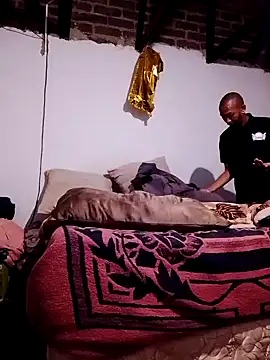 Snapshot of KMbesxxx chatting on 10.18.25 KMbesxxx online show from 10.18.25