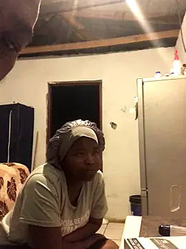 Snapshot of KMbesxxx chatting on 10.22.25 KMbesxxx online show from 10.22.25