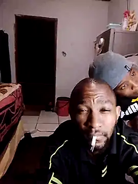 Snapshot of KMbesxxx chatting on 11.18.25 KMbesxxx online show from 11.18.25