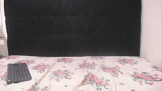 Snapshot of violetadumsper chatting on 11.16.25 violetadumsper online show from 11.16.25