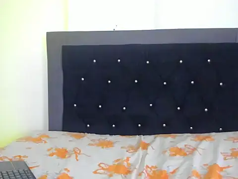 Snapshot of violetadumsper chatting on 11.21.25 violetadumsper online show from 11.21.25