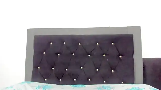 Snapshot of violetadumsper chatting on 12.21.25 violetadumsper online show from 12.21.25