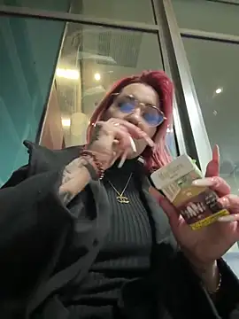 Snapshot of Mia-Fuchs chatting on 01.12.25 Mia-Fuchs online show from 01.12.25