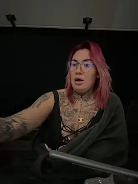 Snapshot of Mia-Fuchs chatting on 01.13.25 Mia-Fuchs online show from 01.13.25