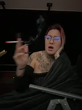 Snapshot of Mia-Fuchs chatting on 02.12.25 Mia-Fuchs online show from 02.12.25